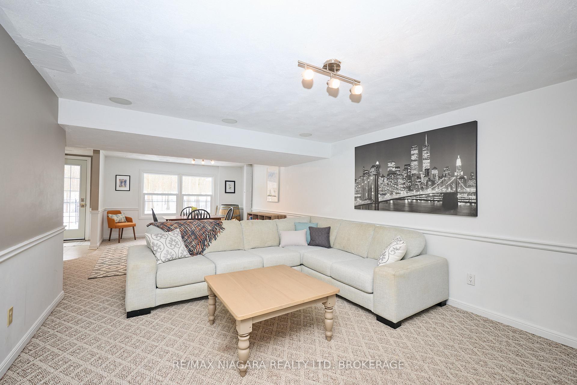 Photo 33 of 35 Berkwood Place, Pelham, Fonthill — HOMEH