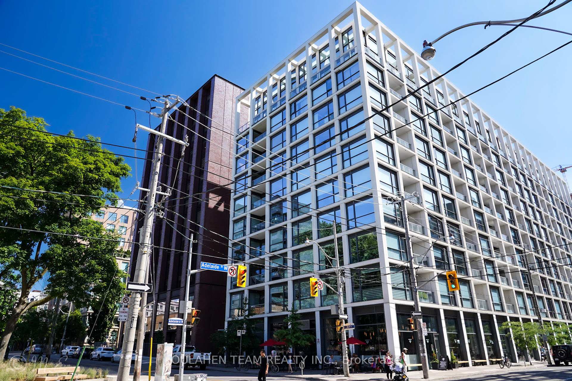 Front of Unit 724, 39 Brant Street