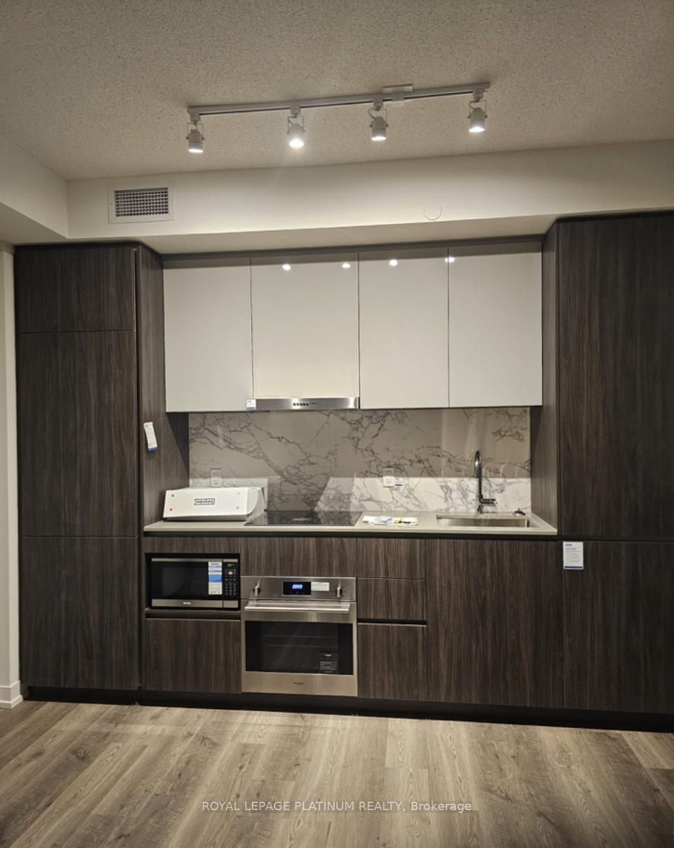 Photo 4 of Unit 3512, 8 Interchange Way, Vaughan, Vaughan Corporate Centre — HOMEH