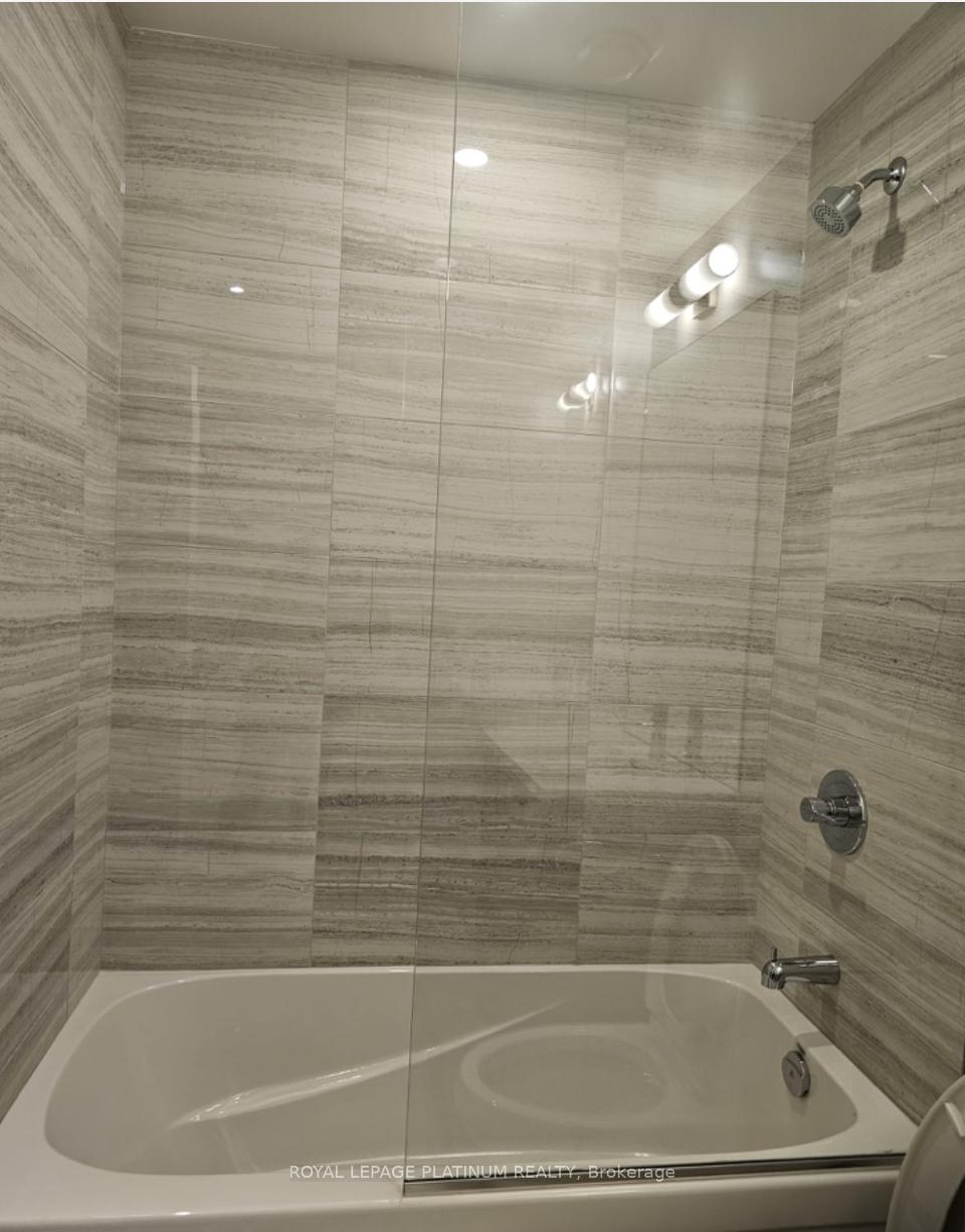 Photo 7 of Unit 3512, 8 Interchange Way, Vaughan, Vaughan Corporate Centre — HOMEH