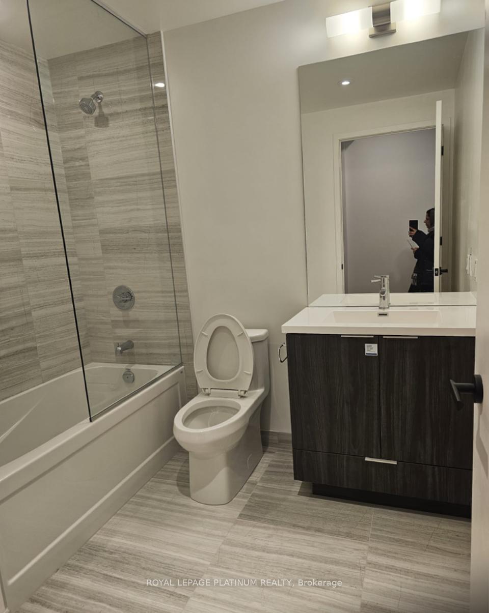 Photo 6 of Unit 3512, 8 Interchange Way, Vaughan, Vaughan Corporate Centre — HOMEH