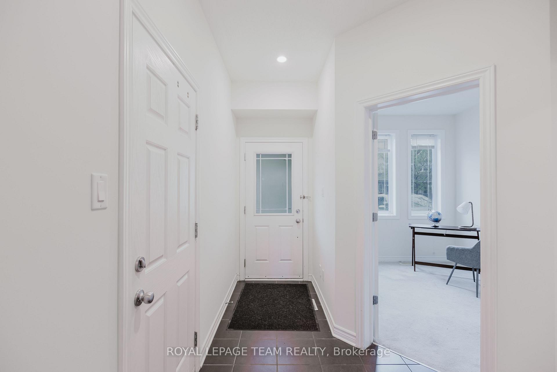 Photo 5 of 411 Temiskaming Crescent, Ottawa, Barrhaven - Strandherd — HOMEH