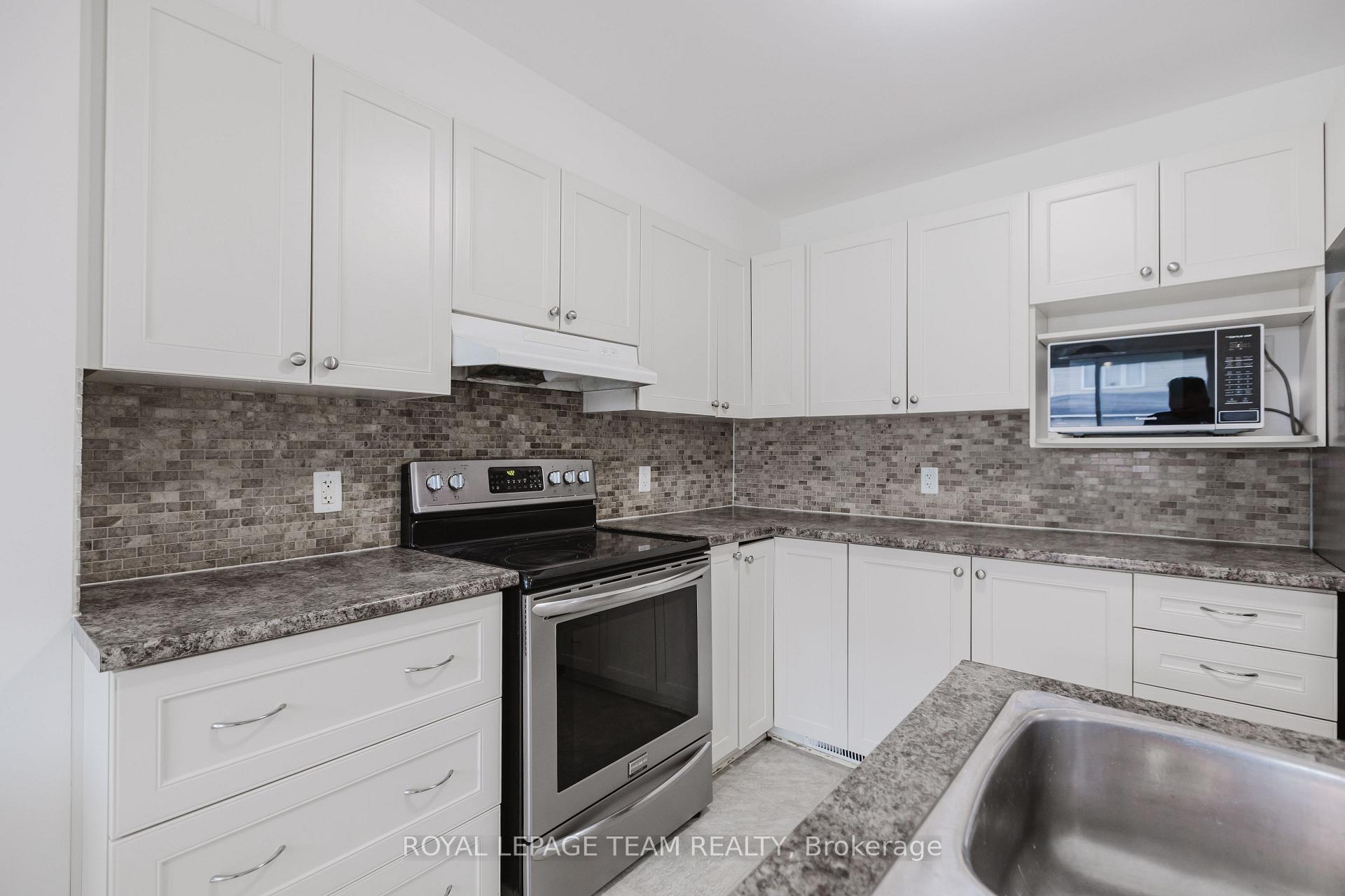 Photo 18 of 411 Temiskaming Crescent, Ottawa, Barrhaven - Strandherd — HOMEH