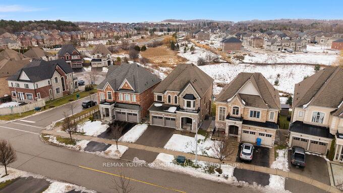 Photo 5 of 95 Strawbridge Farm Drive, Aurora, Aurora Grove — HOMEH