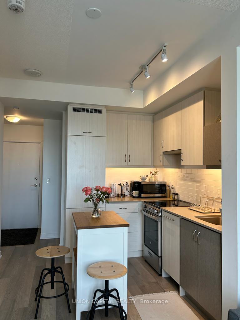 Photo 3 of Unit 1606, 181 Huron Street, Toronto, Kensington-Chinatown — HOMEH
