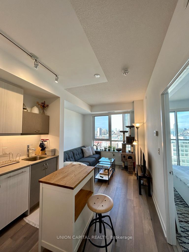 Photo 7 of Unit 1606, 181 Huron Street, Toronto, Kensington-Chinatown — HOMEH