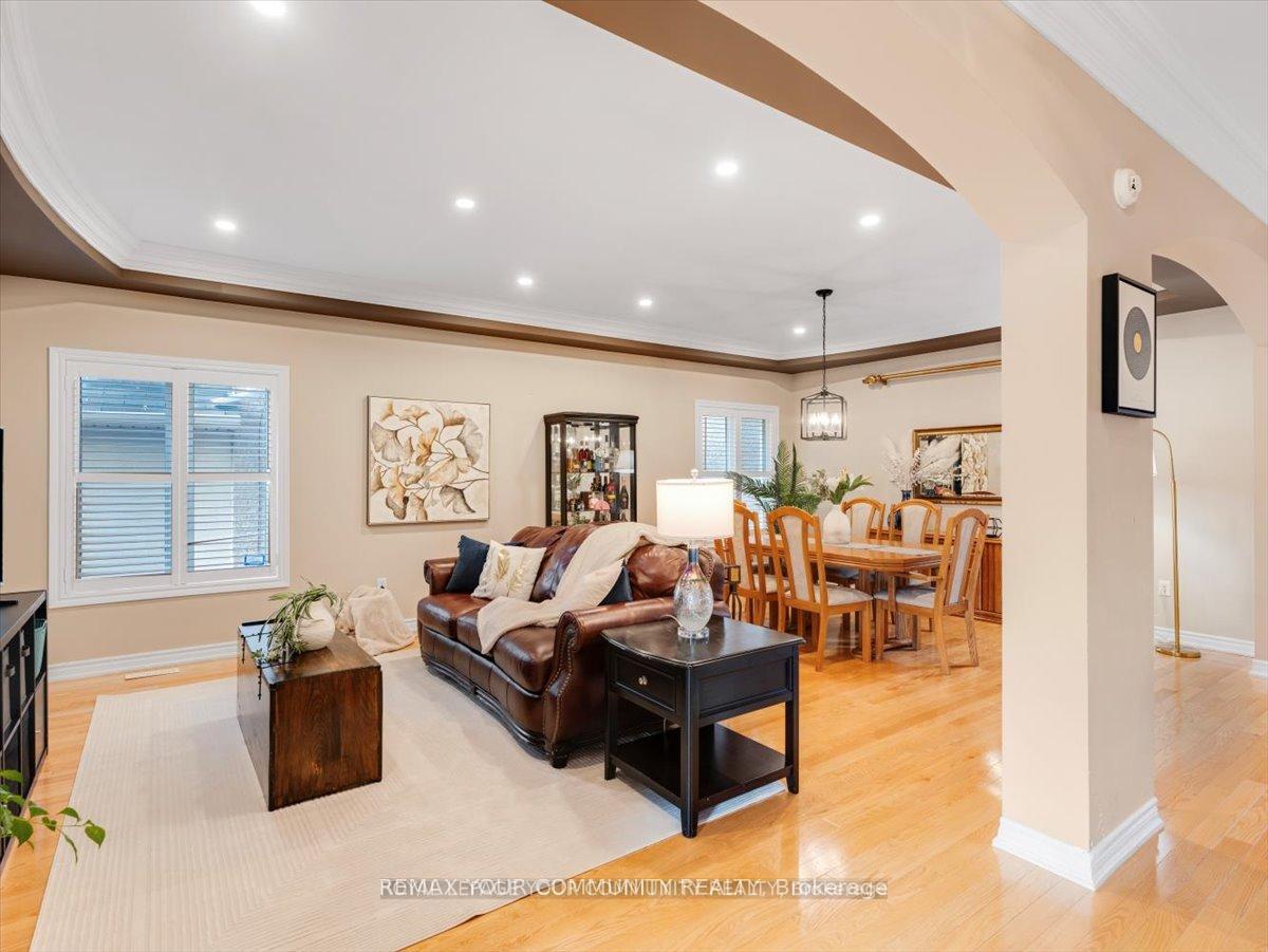 Photo 8 of 9 Heaney Court, Aurora, Bayview Northeast — HOMEH