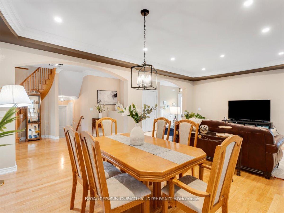 Photo 2 of 9 Heaney Court, Aurora, Bayview Northeast — HOMEH