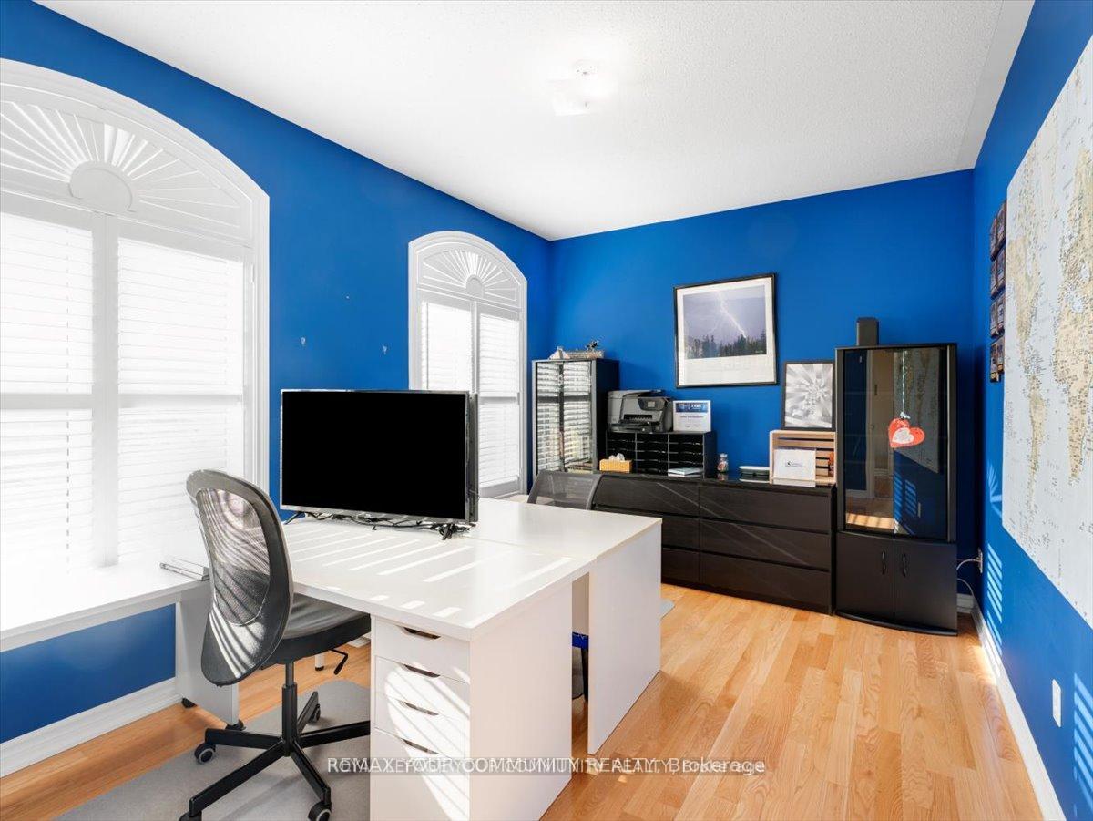 Photo 4 of 9 Heaney Court, Aurora, Bayview Northeast — HOMEH