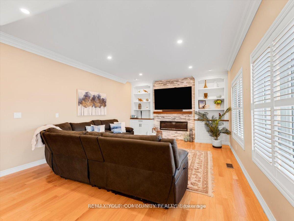 Photo 7 of 9 Heaney Court, Aurora, Bayview Northeast — HOMEH