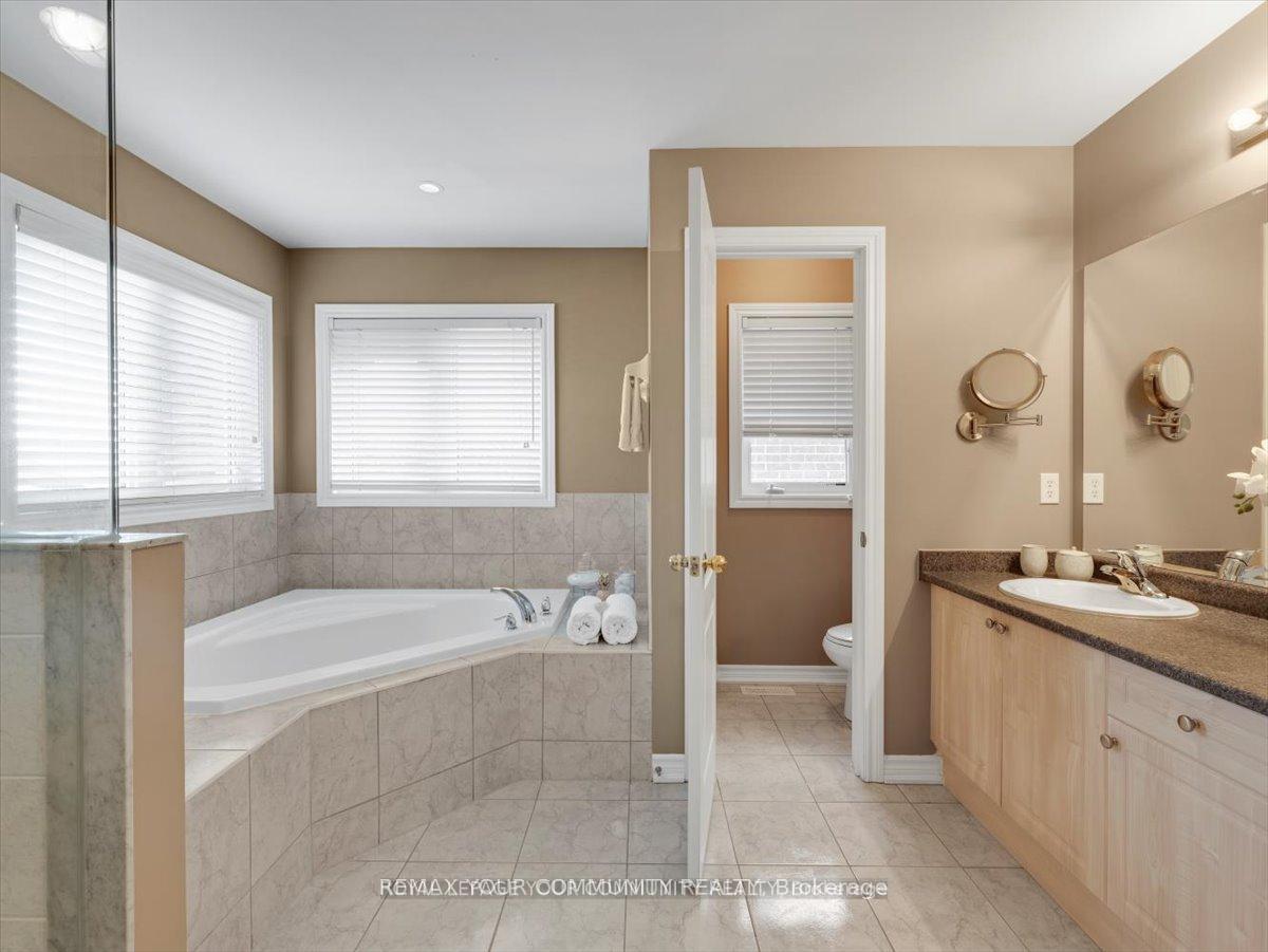 Photo 10 of 9 Heaney Court, Aurora, Bayview Northeast — HOMEH