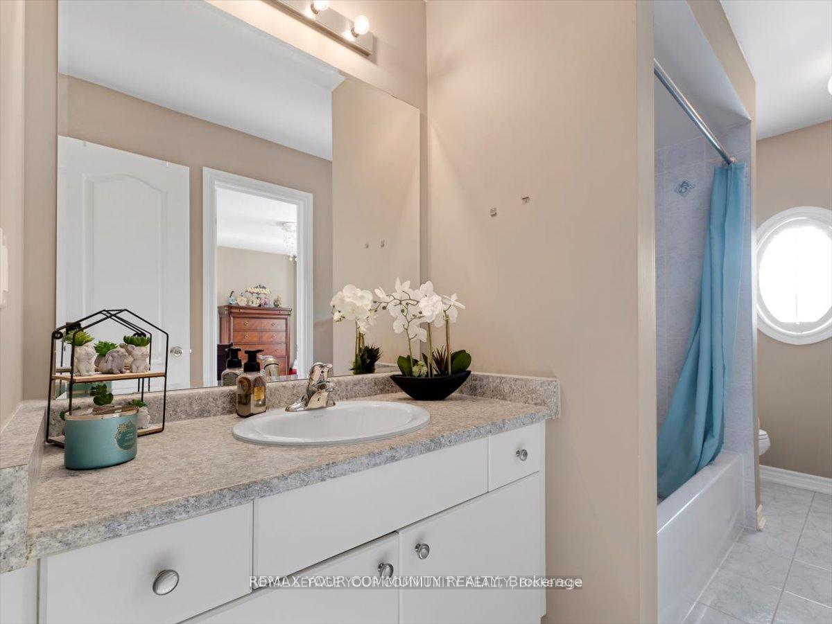 Photo 13 of 9 Heaney Court, Aurora, Bayview Northeast — HOMEH