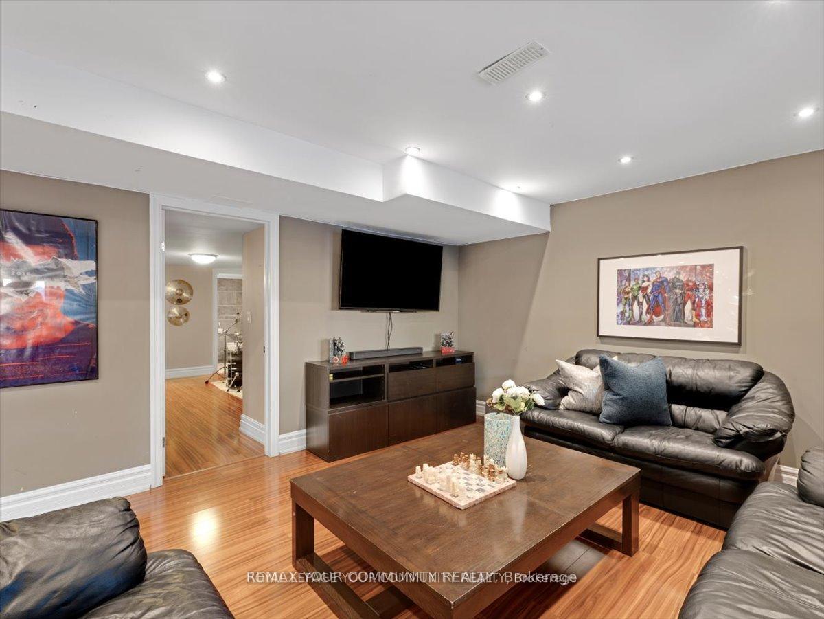 Photo 22 of 9 Heaney Court, Aurora, Bayview Northeast — HOMEH