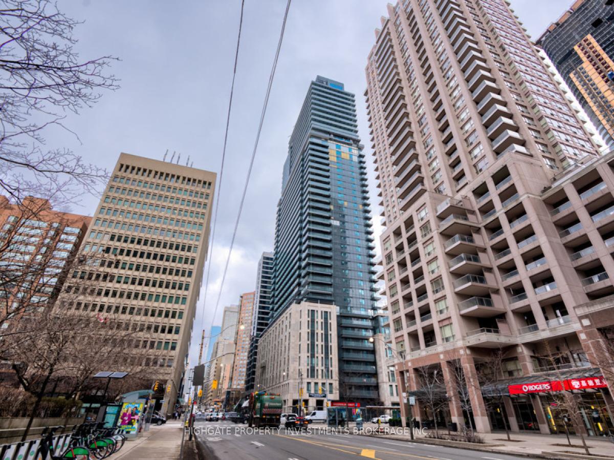 Front of Unit 2319, 955 Bay Street