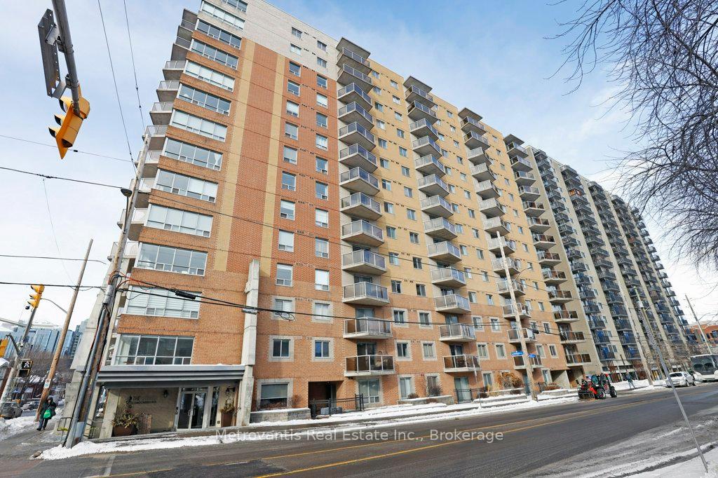 Front of Unit 706, 429 Somerset Street W
