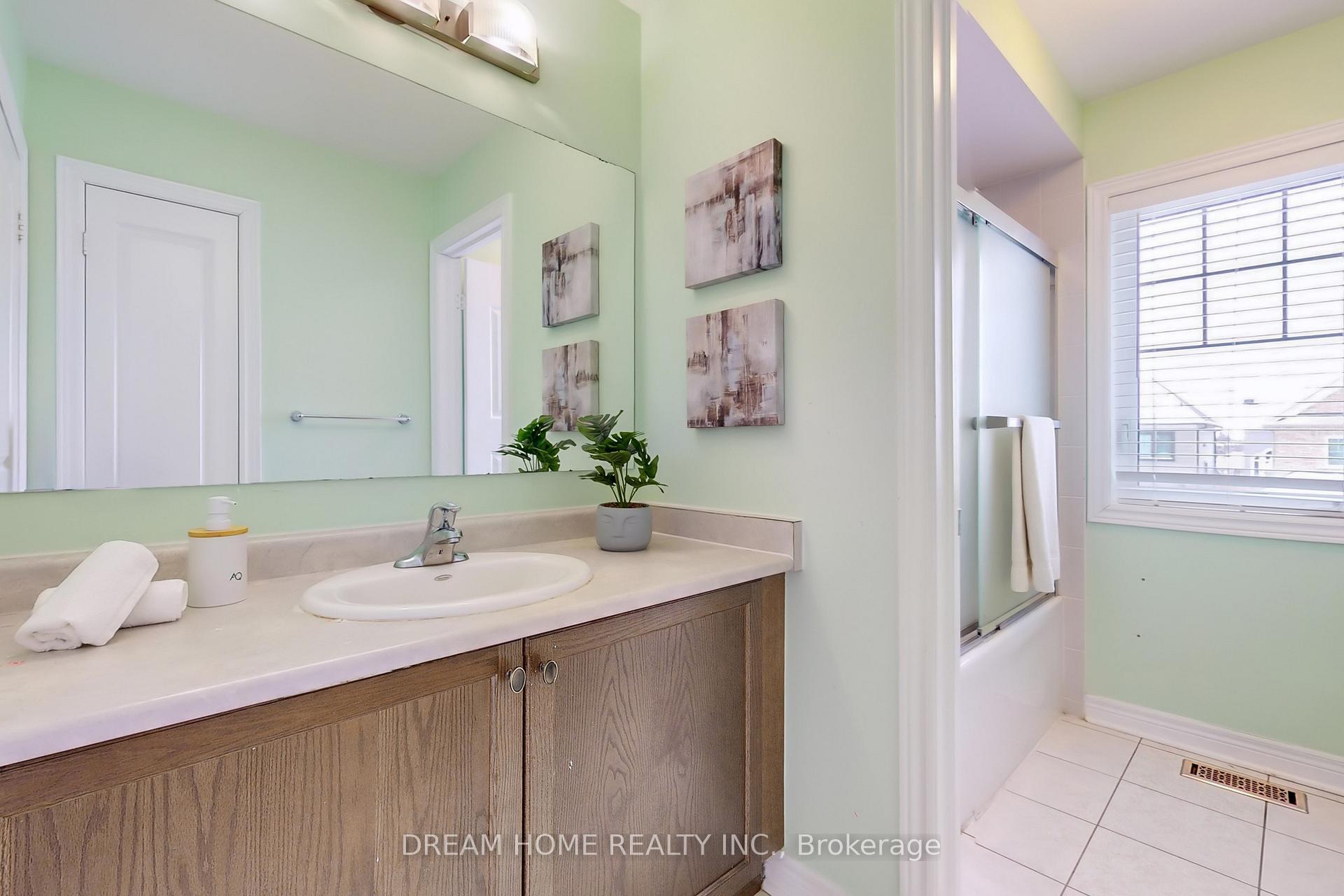 Photo 27 of 63 Murray Tabb Street, Clarington, Bowmanville — HOMEH
