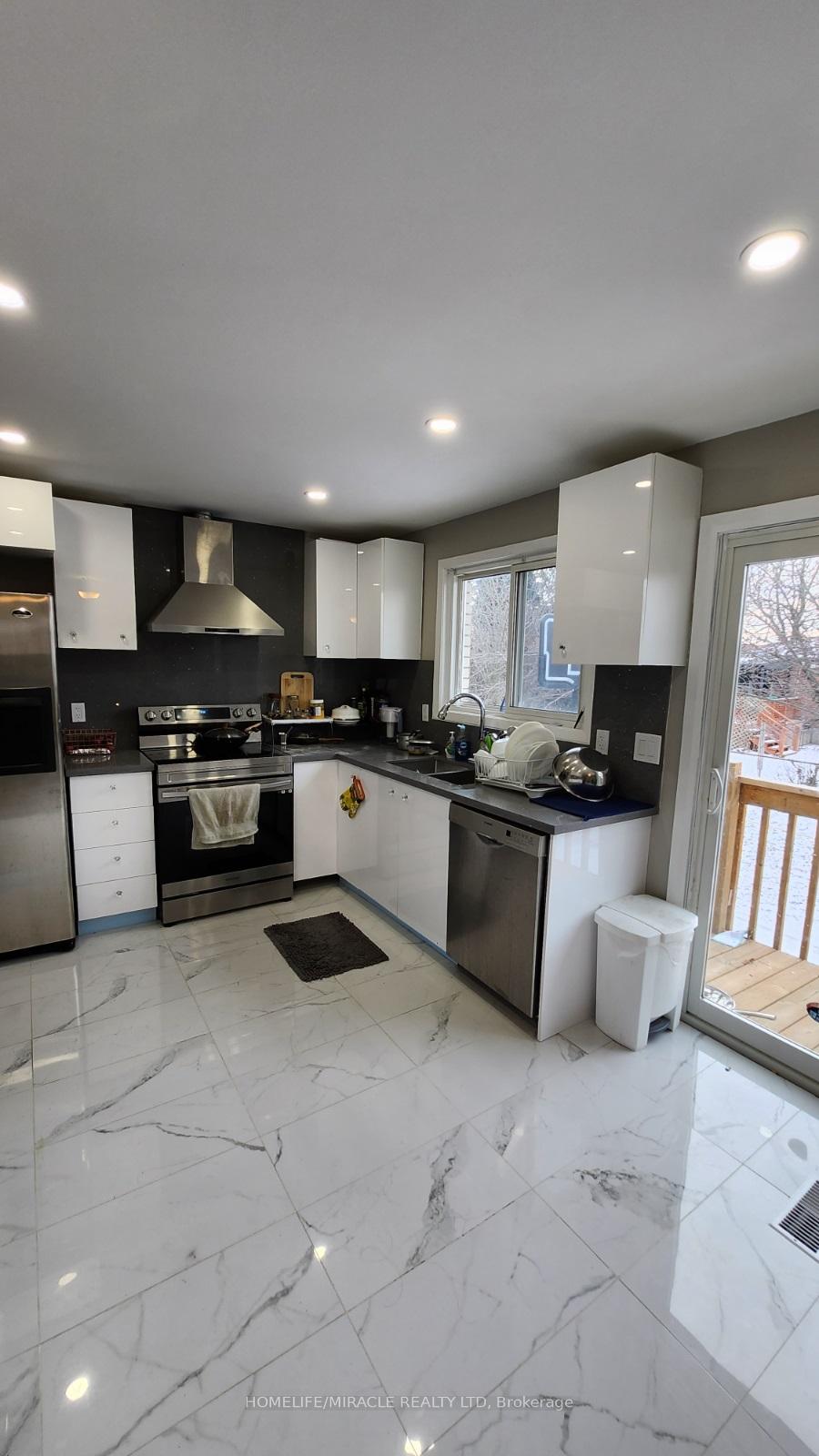 Photo 3 of Unit Main, 219 Mcmurchy Avenue, Brampton, Brampton South — HOMEH