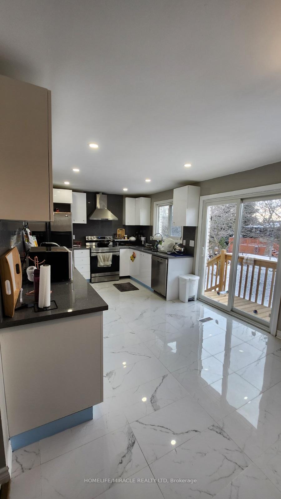 Photo 2 of Unit Main, 219 Mcmurchy Avenue, Brampton, Brampton South — HOMEH