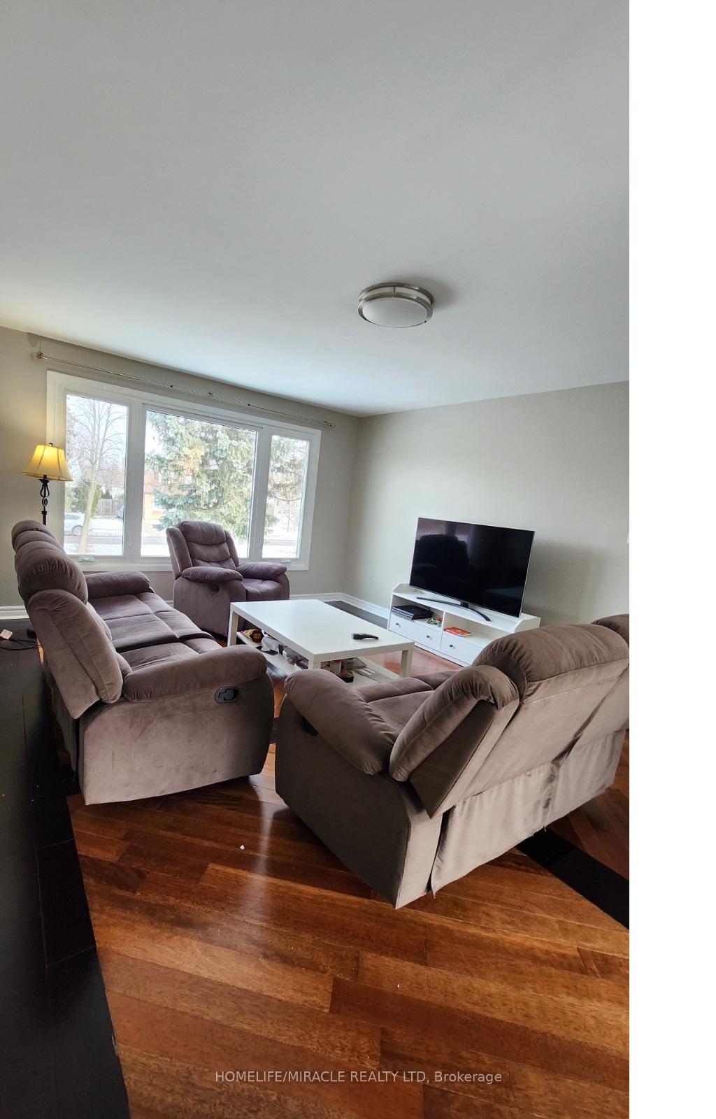Photo 13 of Unit Main, 219 Mcmurchy Avenue, Brampton, Brampton South — HOMEH