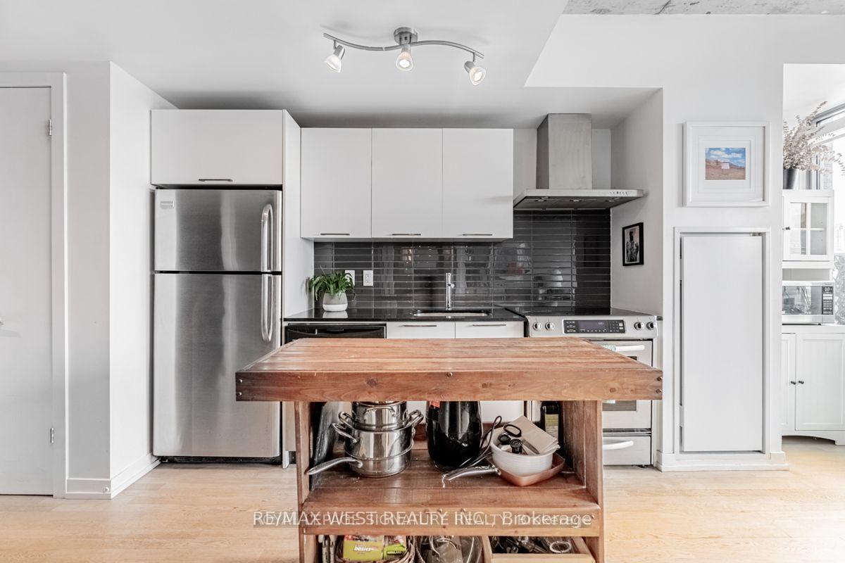 Photo 8 of Unit 1503, 95 Bathurst Street, Toronto, Waterfront Communities — HOMEH