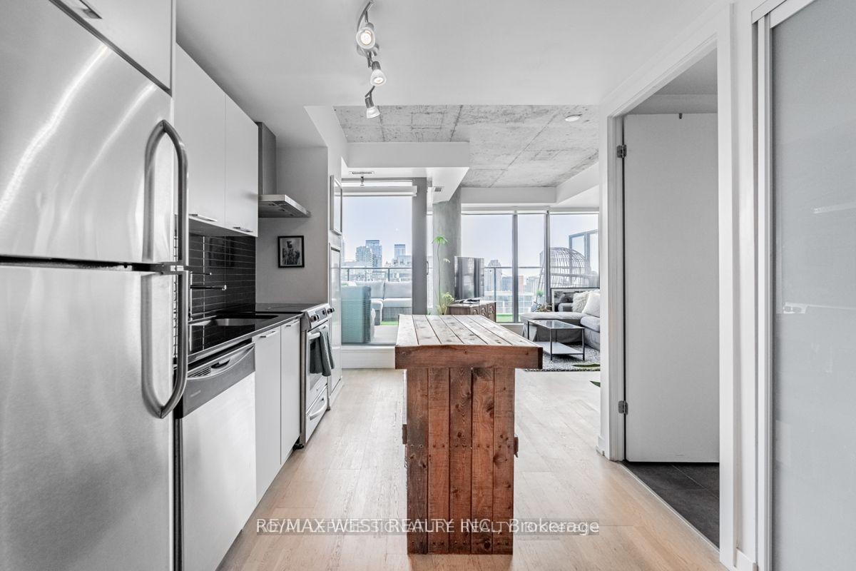 Photo 3 of Unit 1503, 95 Bathurst Street, Toronto, Waterfront Communities — HOMEH