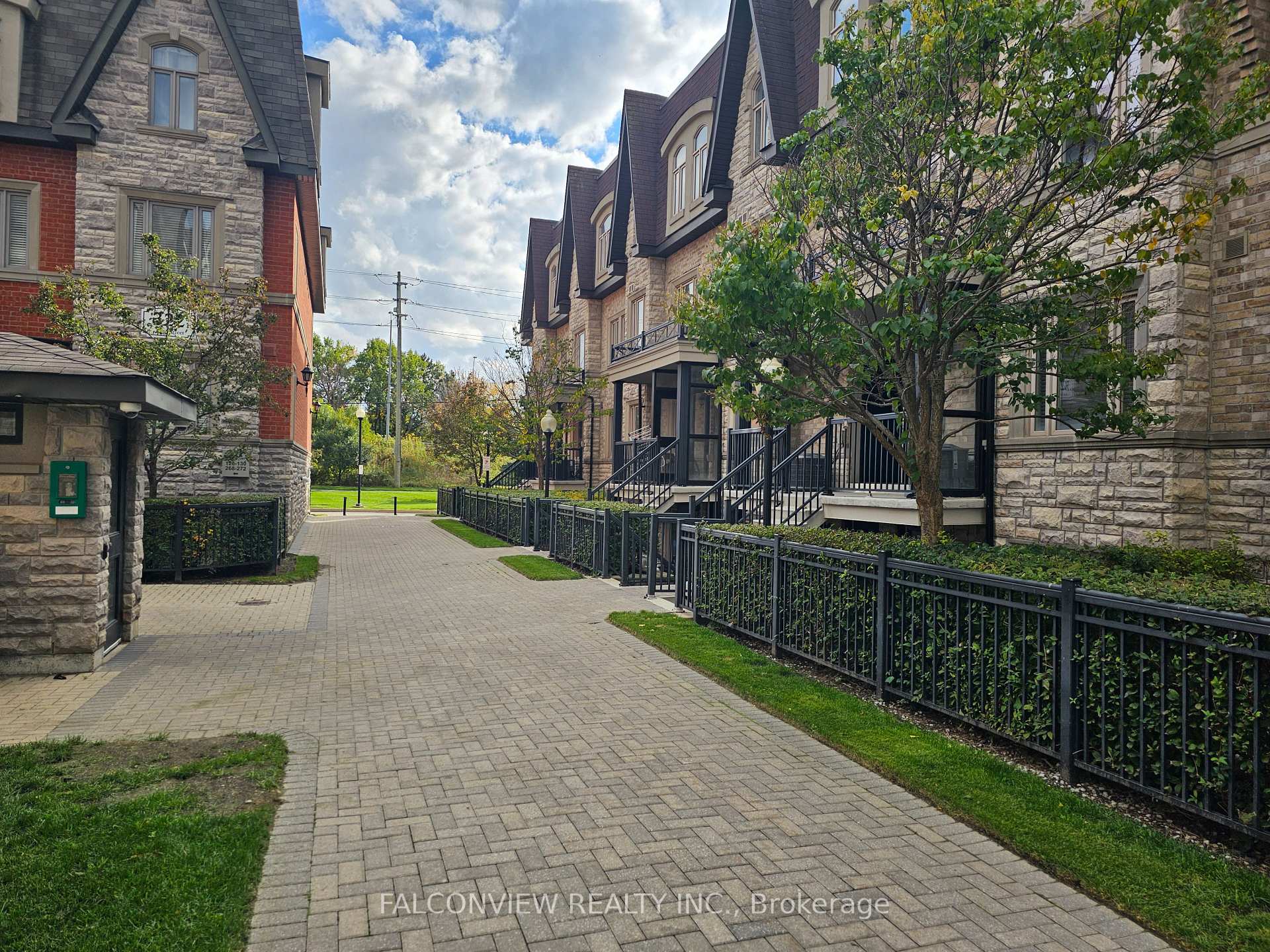 Front of Unit 125, 318 John Street