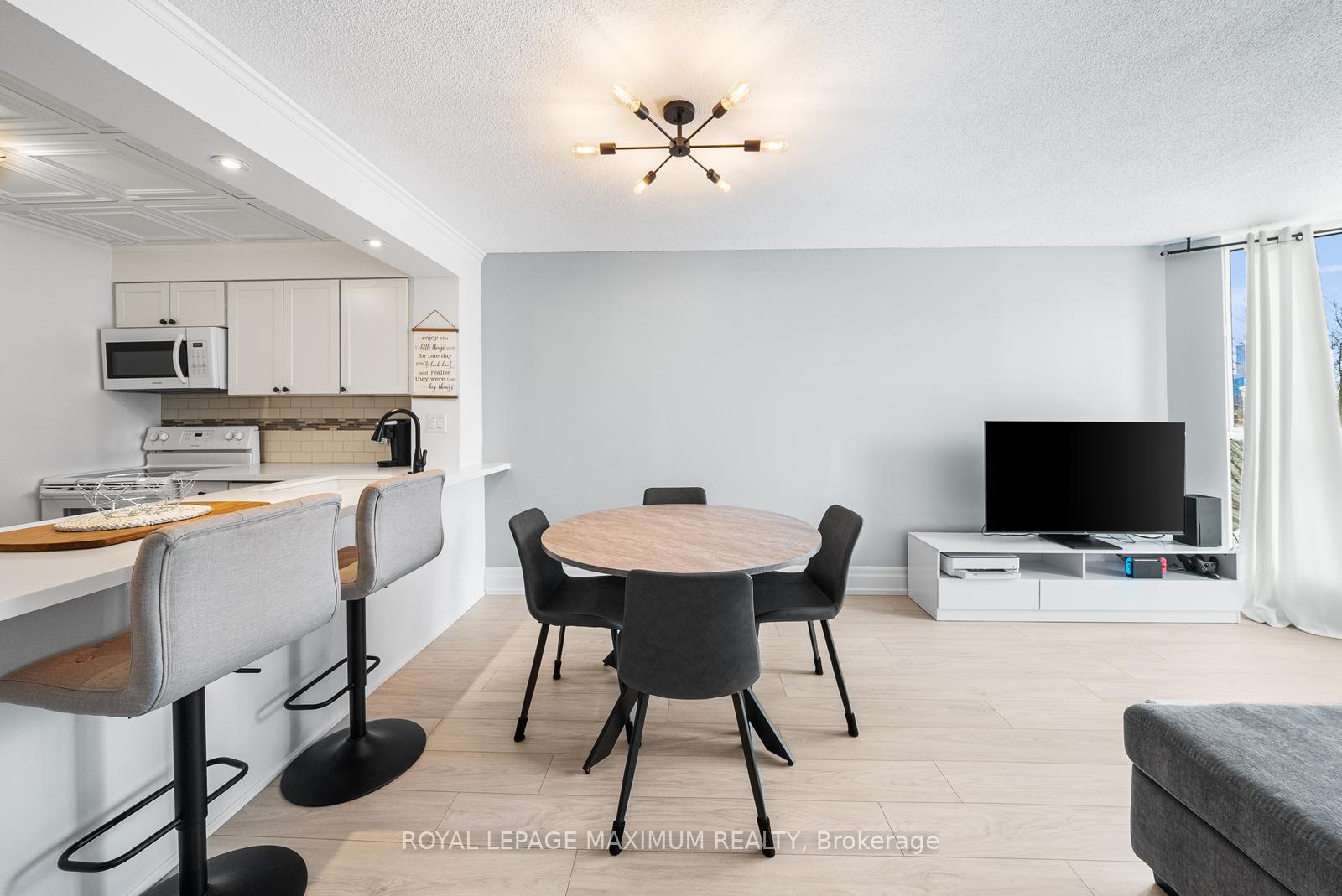 Photo 10 of Unit 601, 150 Dunlop Street E, Barrie, City Centre — HOMEH