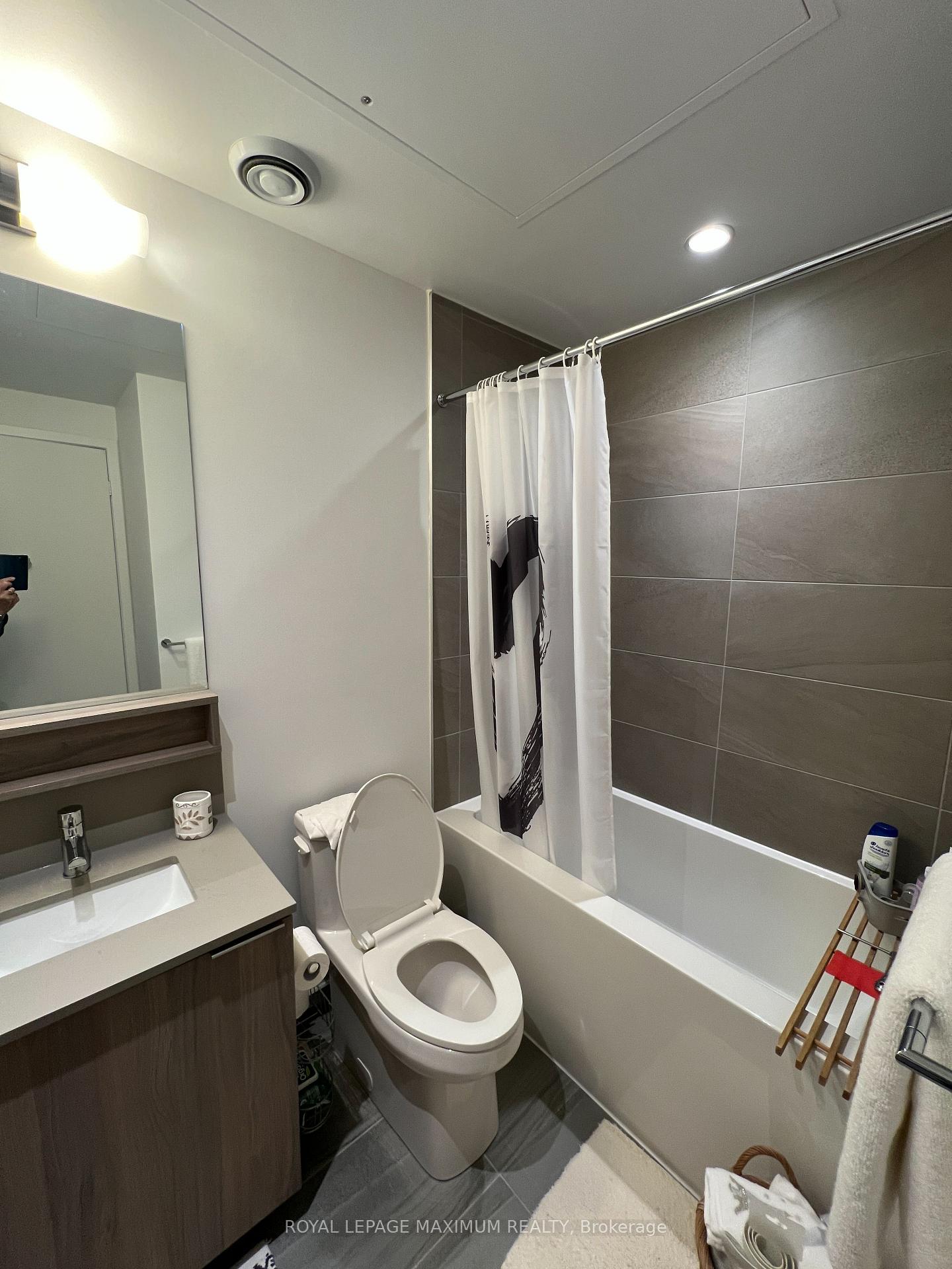 Photo 8 of Unit 2211, 950 Portage Parkway, Vaughan, Vaughan Corporate Centre — HOMEH