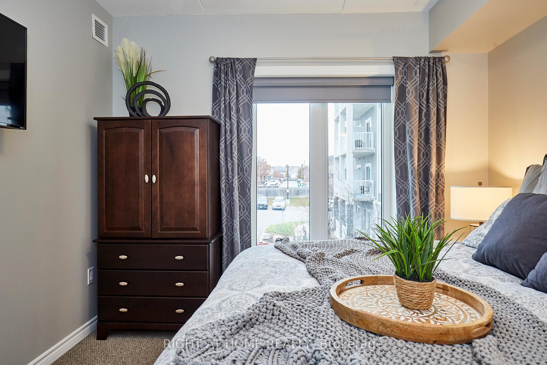 Photo 12 of Unit 201, 290 Liberty Street N, Clarington, Bowmanville — HOMEH