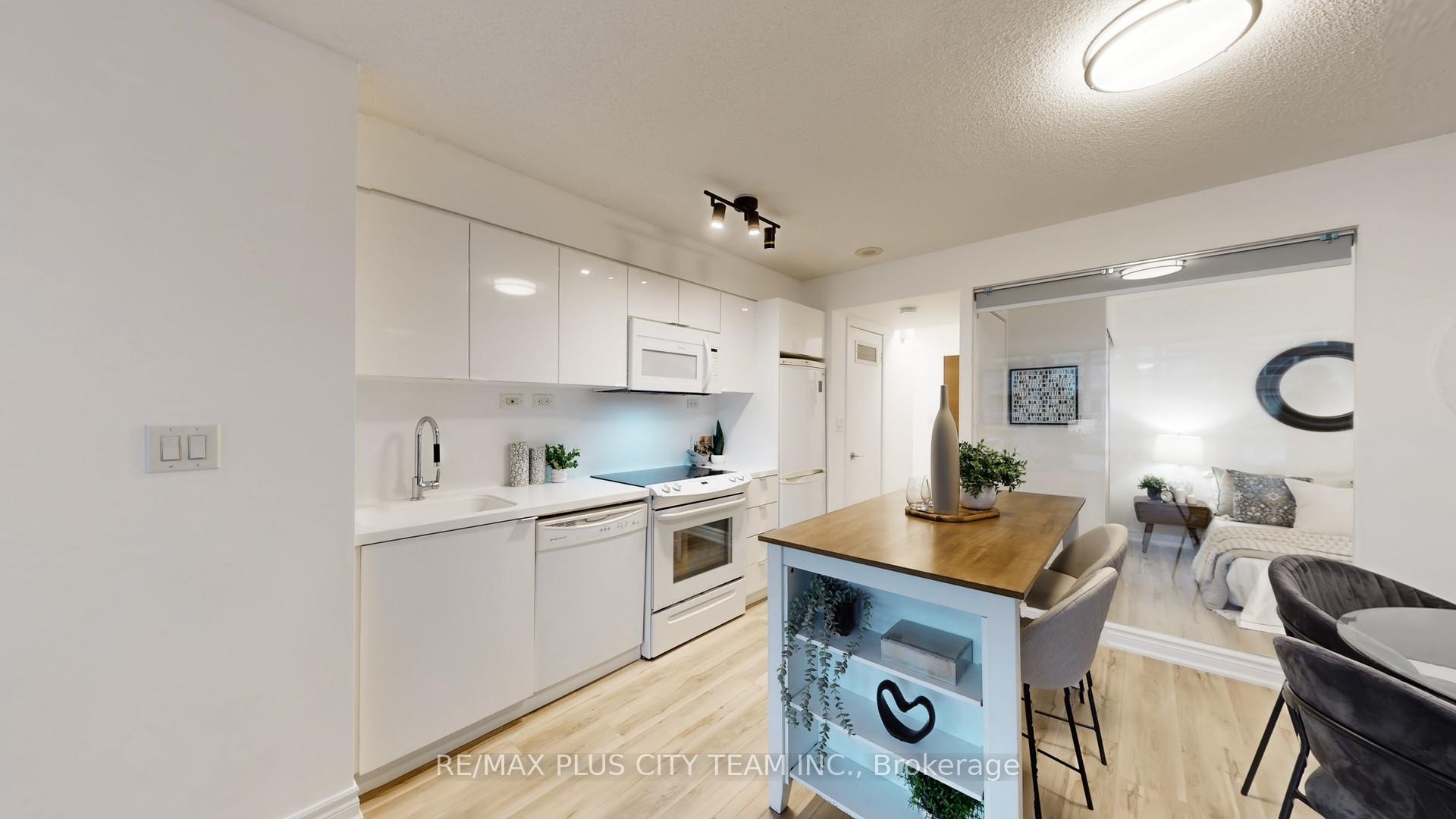 Photo 3 of Unit 830, 10 Capreol Court, Toronto, Waterfront Communities — HOMEH
