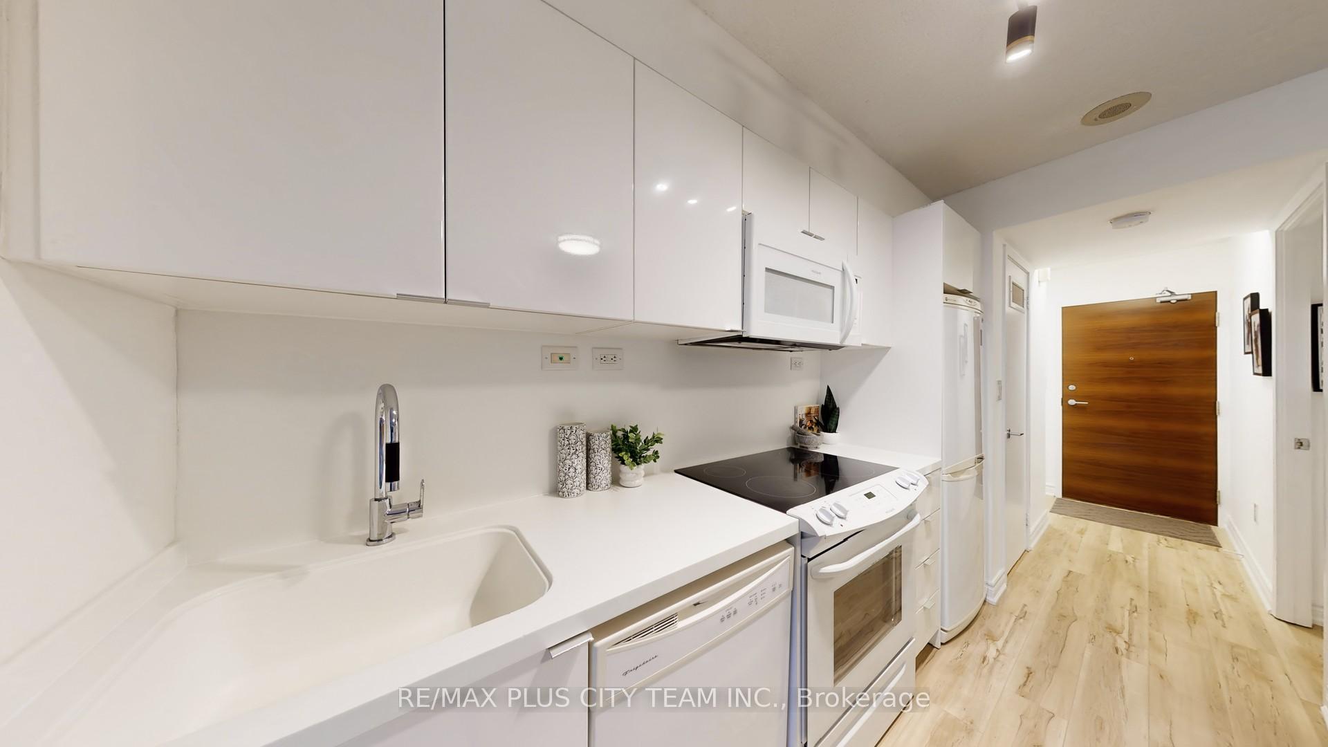 Photo 14 of Unit 830, 10 Capreol Court, Toronto, Waterfront Communities — HOMEH