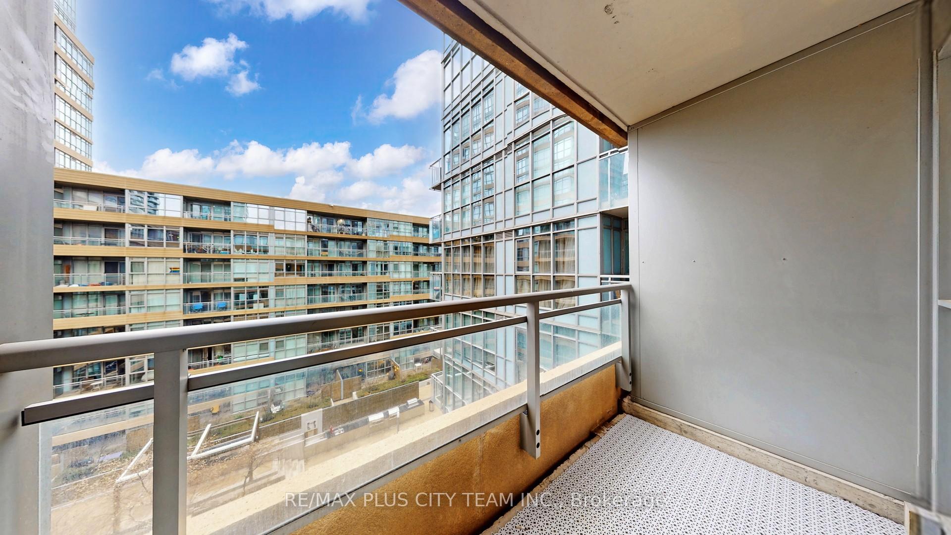 Photo 17 of Unit 830, 10 Capreol Court, Toronto, Waterfront Communities — HOMEH
