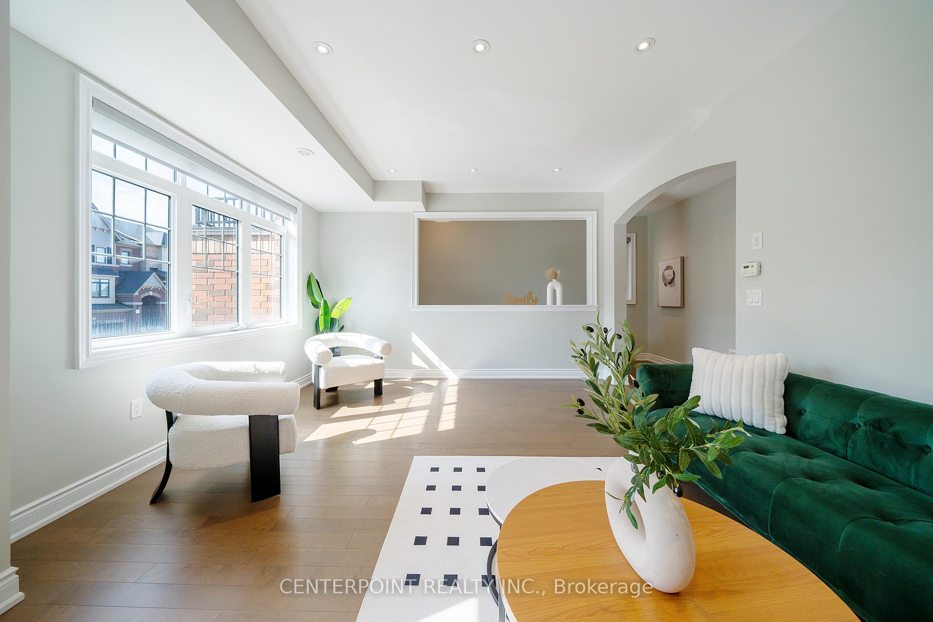 Photo 4 of 61 Isabella Peach Drive, Markham, Victoria Square — HOMEH