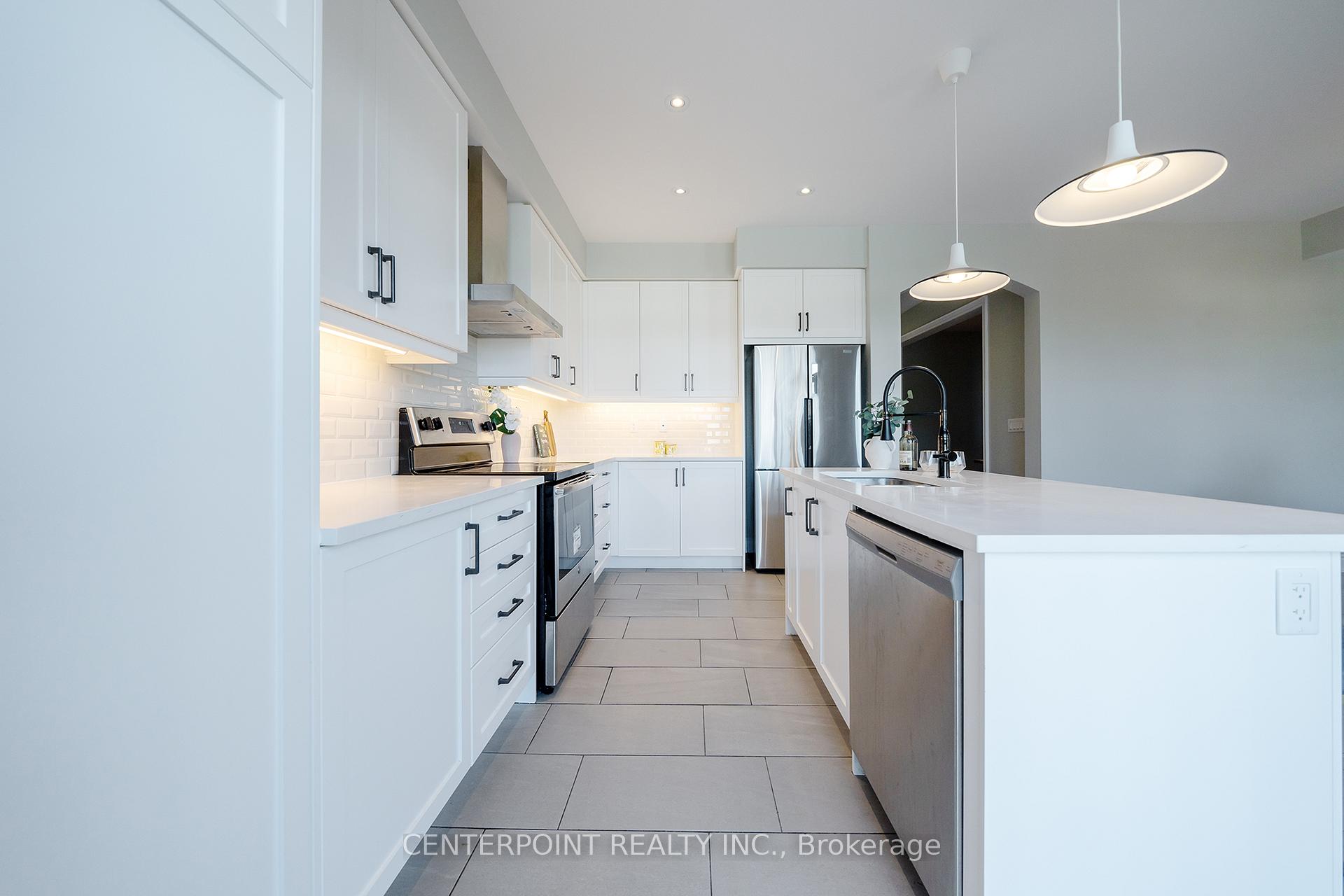 Photo 5 of 61 Isabella Peach Drive, Markham, Victoria Square — HOMEH