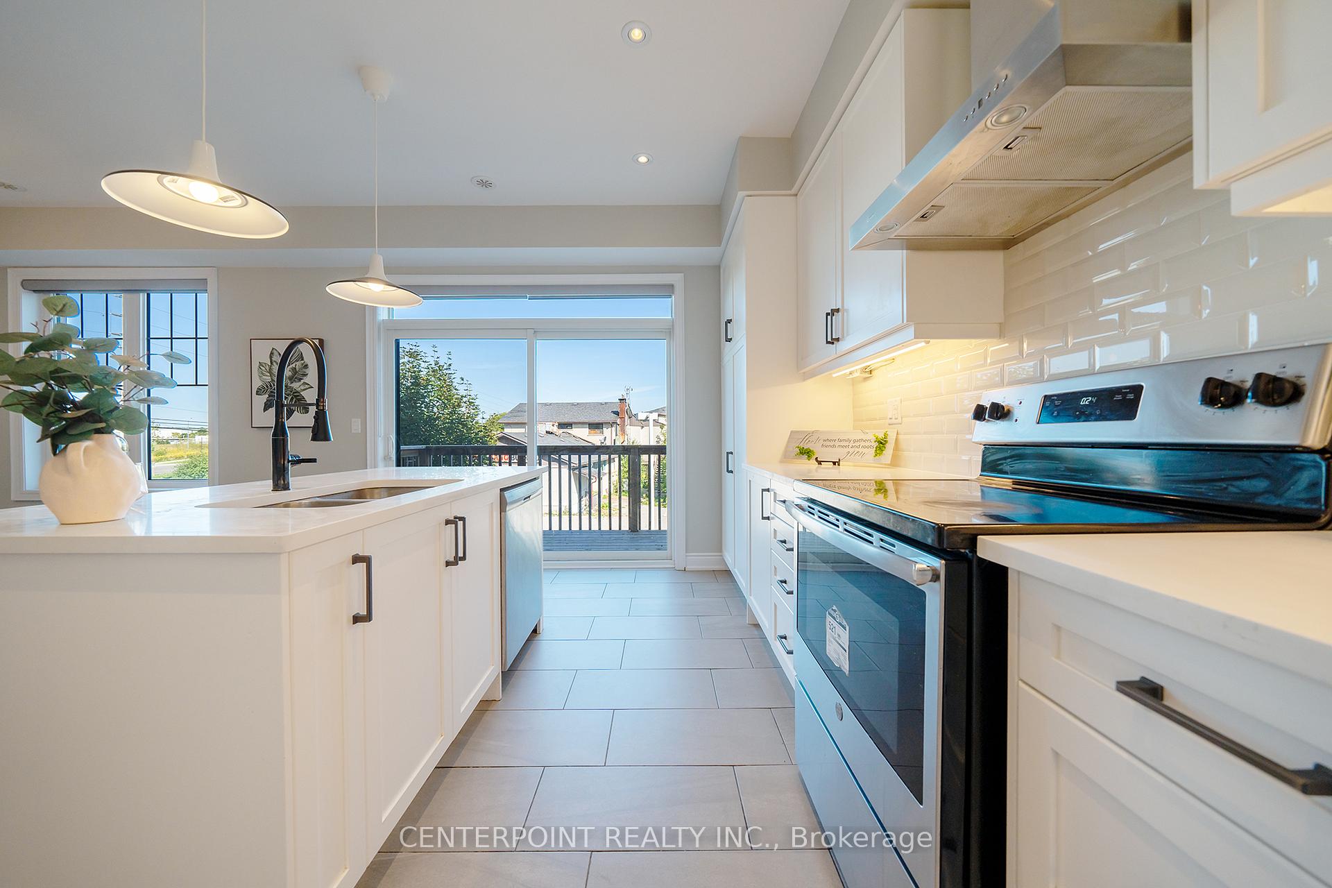 Photo 11 of 61 Isabella Peach Drive, Markham, Victoria Square — HOMEH