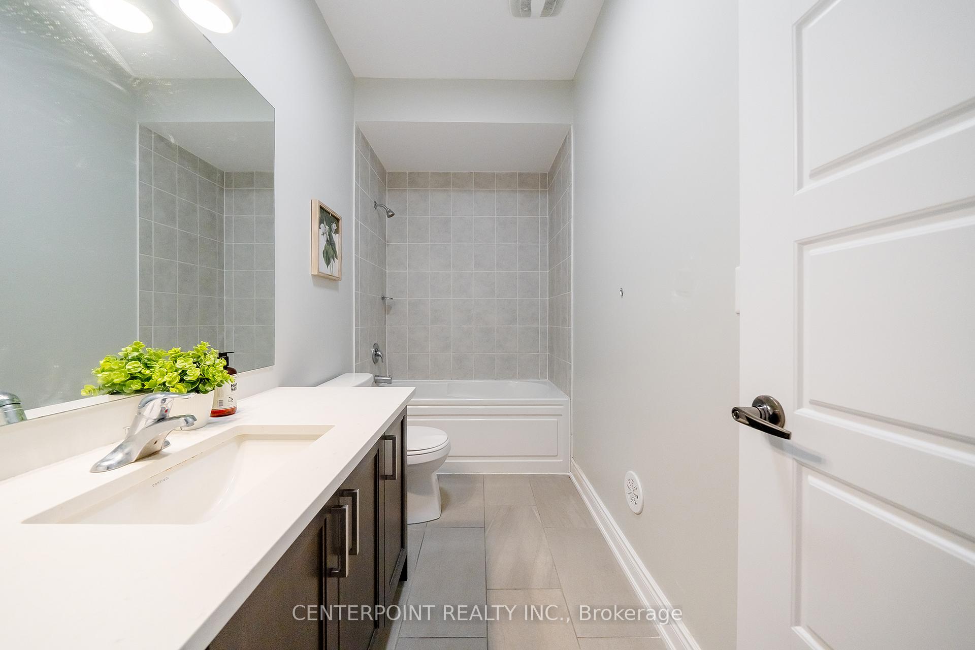 Photo 18 of 61 Isabella Peach Drive, Markham, Victoria Square — HOMEH