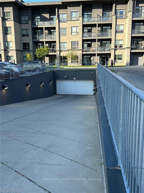 Photo 10 of Unit 303, 35 Southshore Crescent, Hamilton, Lakeshore — HOMEH