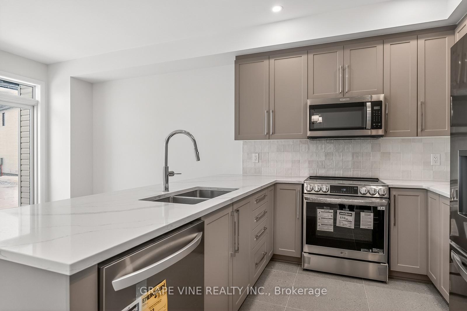 Photo 15 of 503 Corretto Street, Ottawa, Barrhaven - Heritage Park — HOMEH