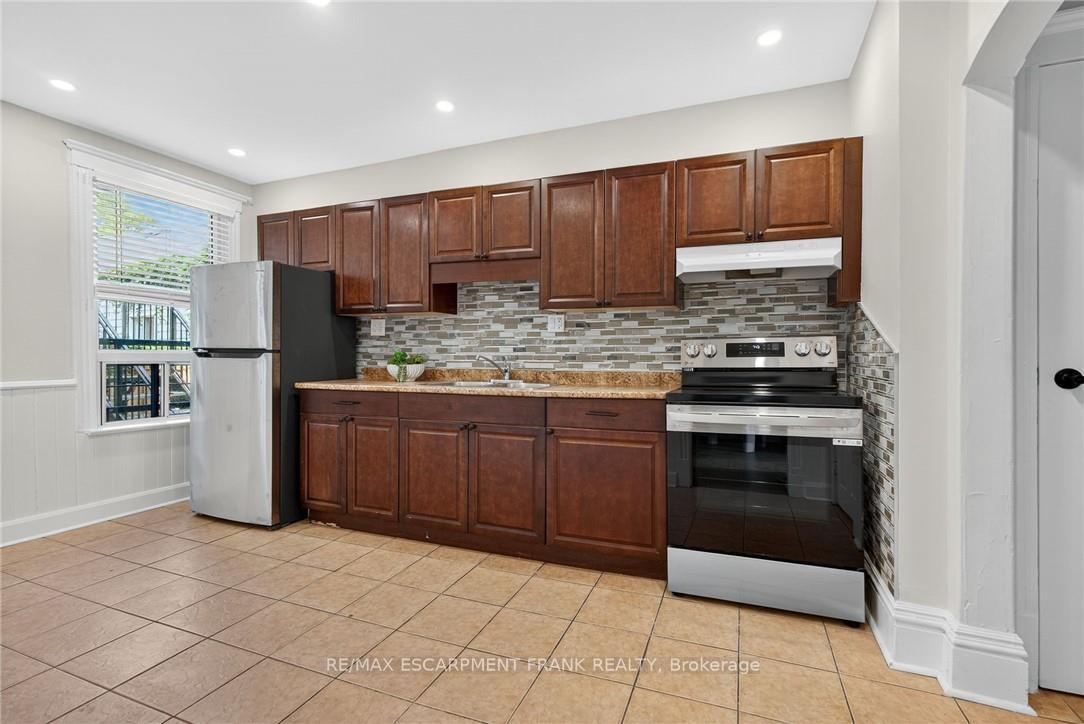 Photo 5 of 84 Ray Street S, Hamilton, Kirkendall — HOMEH