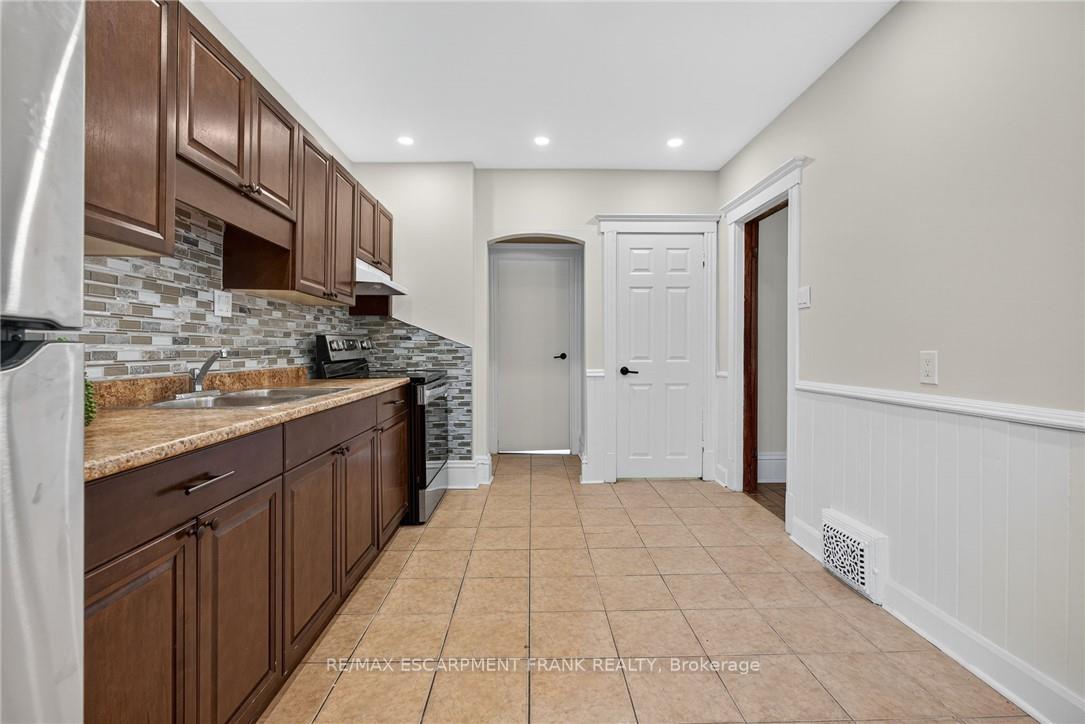 Photo 3 of 84 Ray Street S, Hamilton, Kirkendall — HOMEH