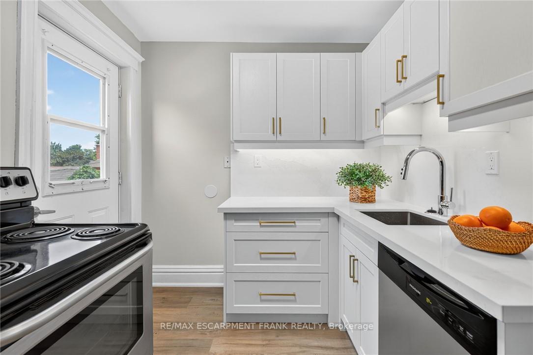 Photo 31 of 84 Ray Street S, Hamilton, Kirkendall — HOMEH