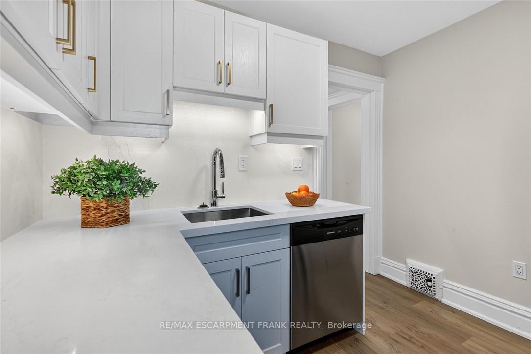 Photo 33 of 84 Ray Street S, Hamilton, Kirkendall — HOMEH