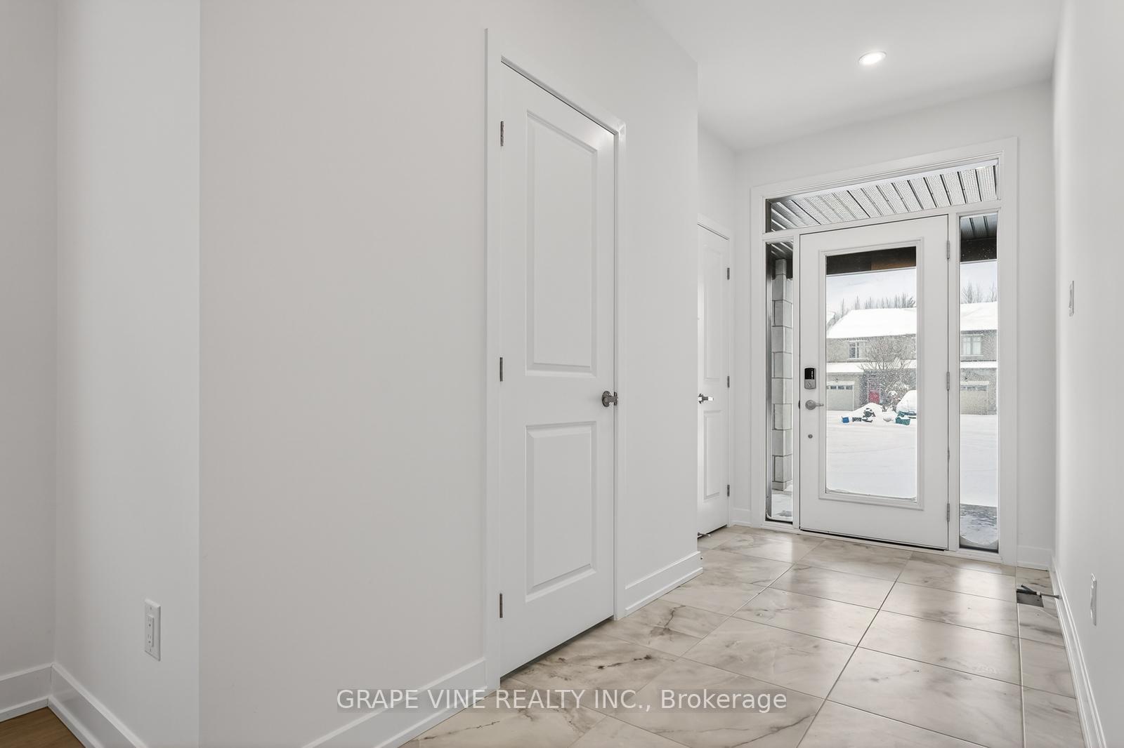 Photo 2 of 445 Haresfield Court, Ottawa, Riverside South/Gloucester Glen — HOMEH