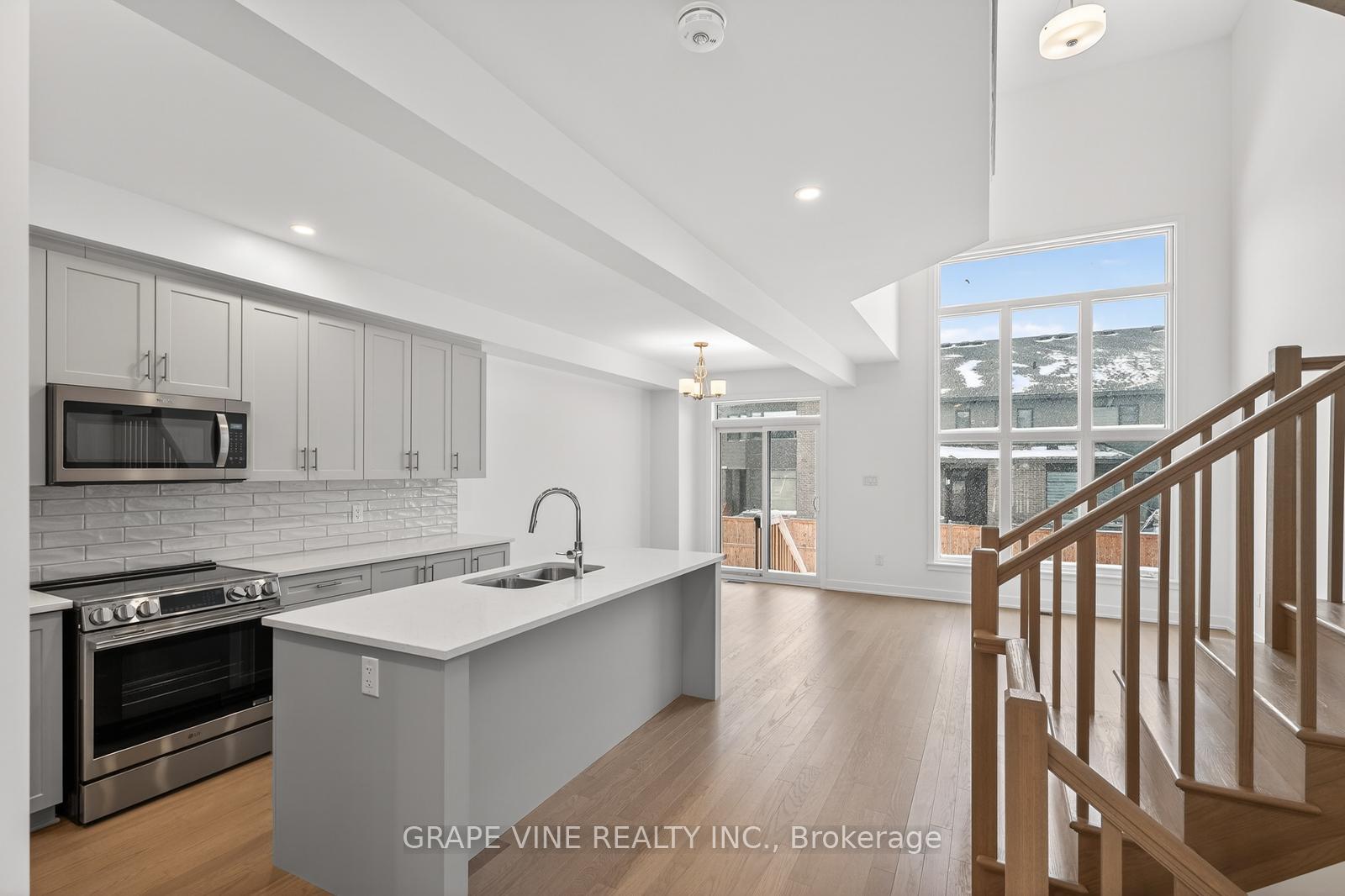 Photo 7 of 445 Haresfield Court, Ottawa, Riverside South/Gloucester Glen — HOMEH