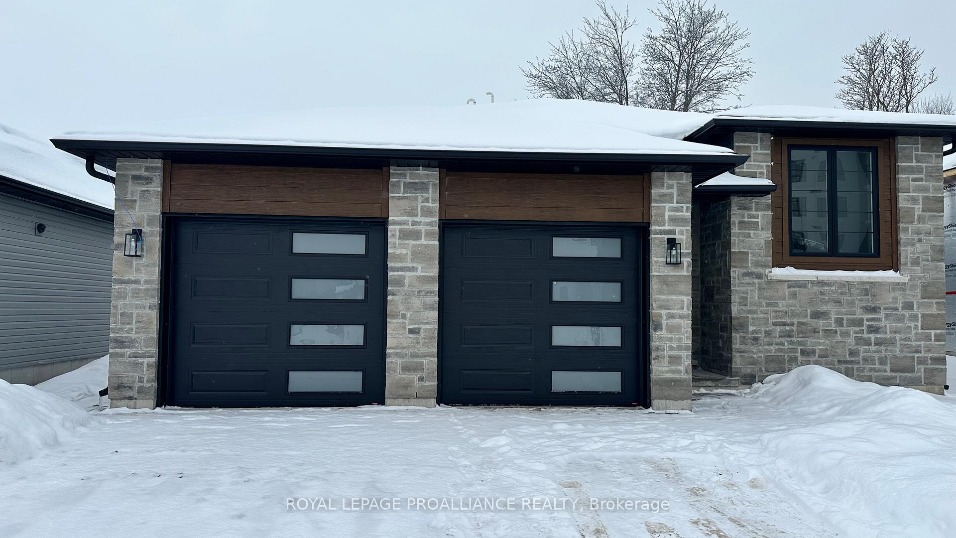 Front of Unit B, 162 Sienna Avenue