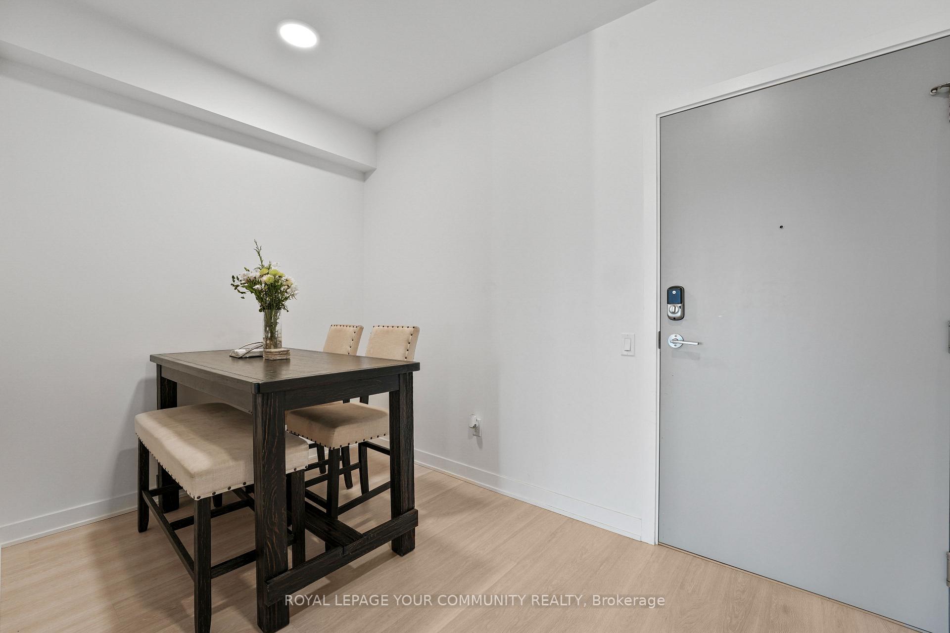 Photo 3 of Unit A909, 30 Upper Mall Way, Vaughan, Brownridge — HOMEH