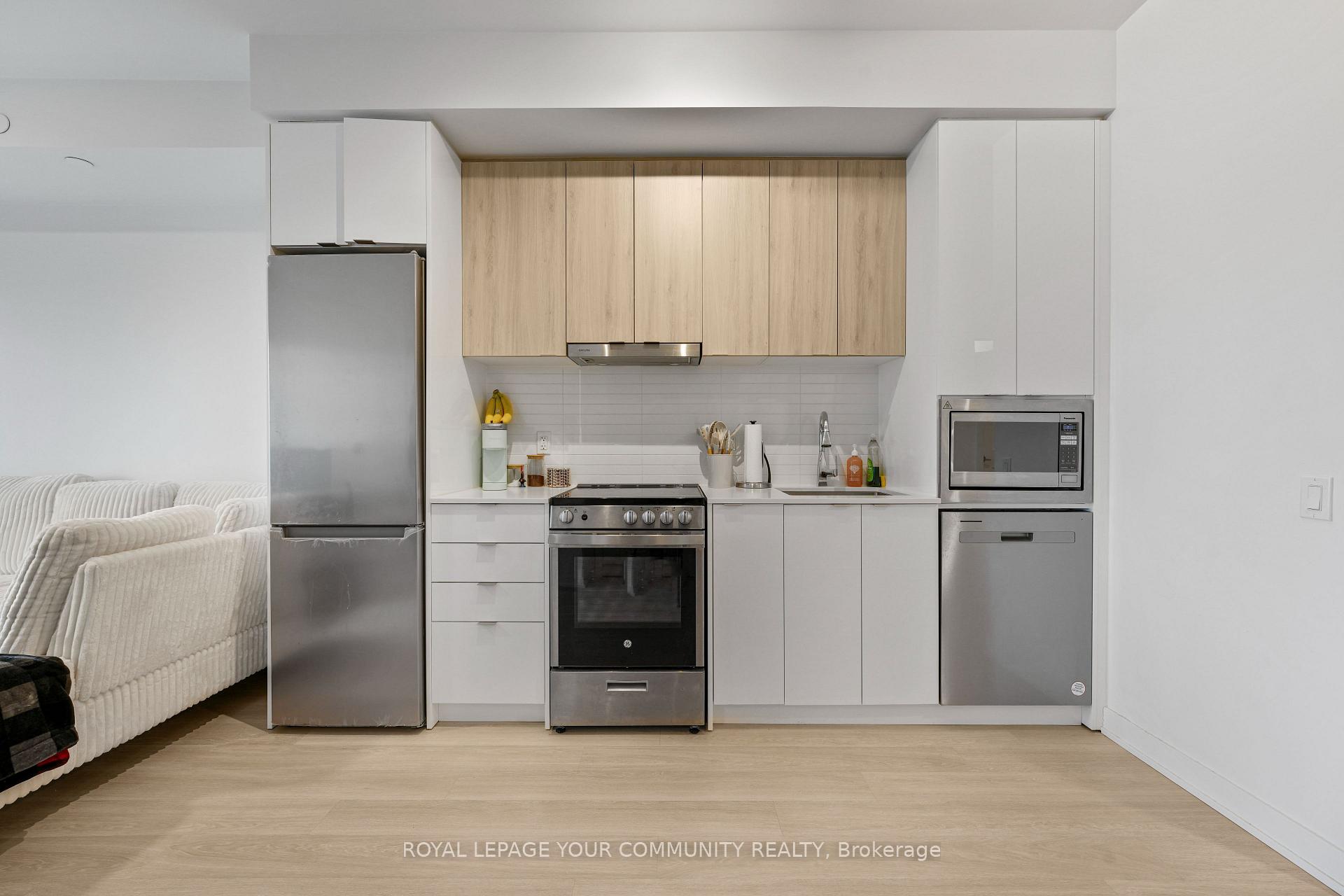 Photo 16 of Unit A909, 30 Upper Mall Way, Vaughan, Brownridge — HOMEH
