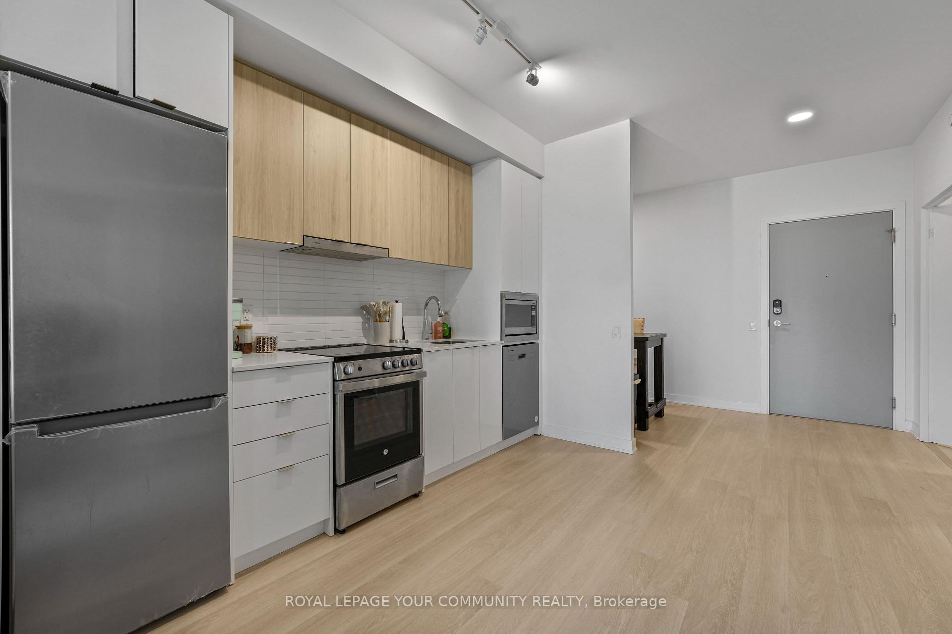 Photo 5 of Unit A909, 30 Upper Mall Way, Vaughan, Brownridge — HOMEH