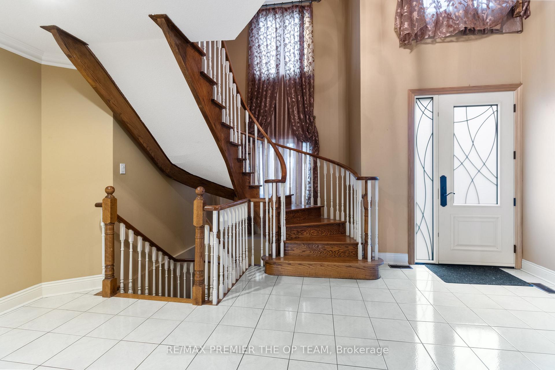 Photo 4 of 154 Flushing Avenue, Vaughan, East Woodbridge — HOMEH
