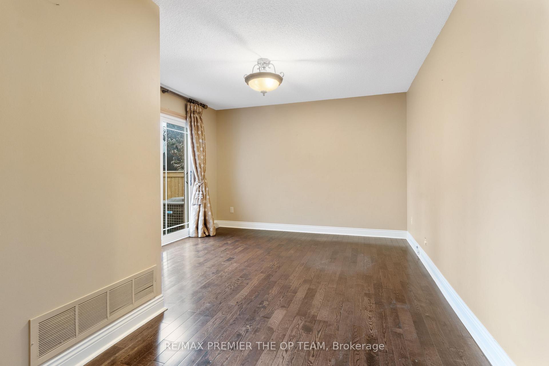 Photo 8 of 154 Flushing Avenue, Vaughan, East Woodbridge — HOMEH